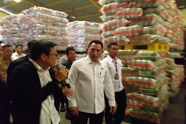 Sidak Pasar Induk Cipinang,...