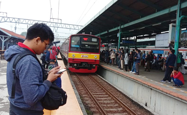 Jaga Social Distancing,...
