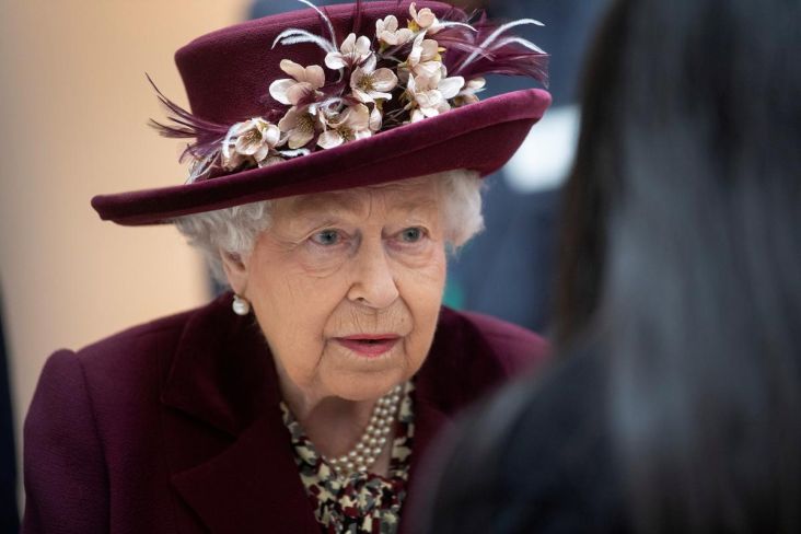 Ratu Elizabeth Batalkan...