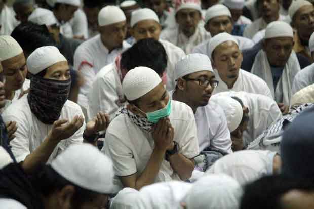 Tetap Gelar Salat Jumat,...
