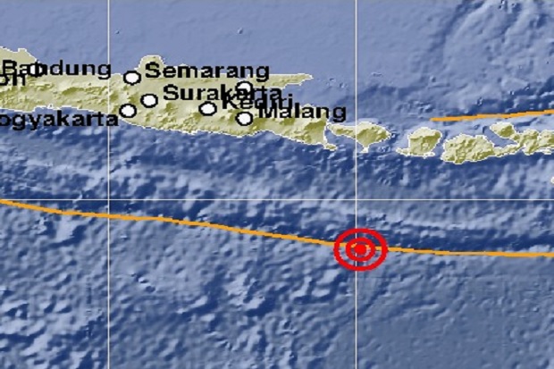 Gempa 6,6 SR Guncang...