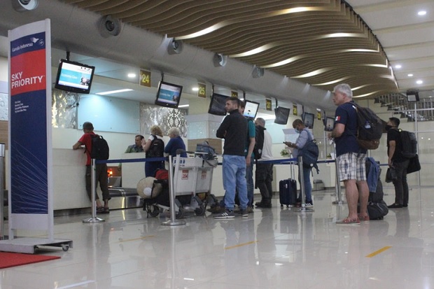 Bandara Sam Ratulangi...