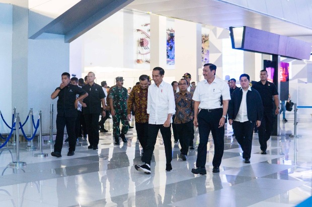 Presiden Jokowi Tinjau...