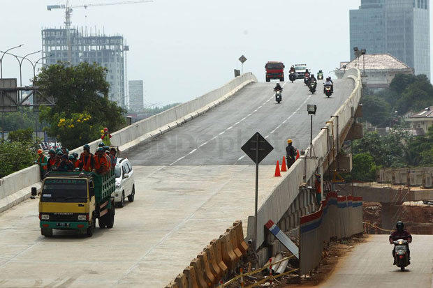 Corona Mewabah, Pembangunan...