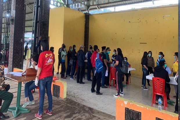 Ratusan Aparat Desa...