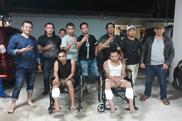 Melawan Petugas, Dua...
