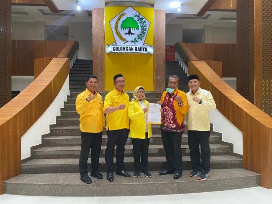 DPP Golkar Tetapkan...