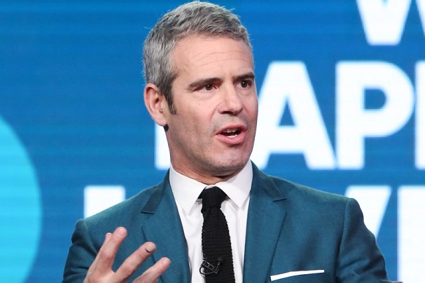 Pembawa Acara Andy Cohen...