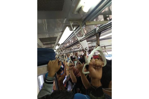 Operasional KRL Dibatasi,...