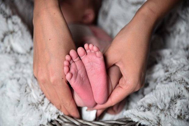 Tertular Ibunya, Bayi...