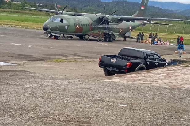 OPM Tembaki Pesawat...