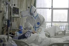 Dokter dan Perawat Pasien...
