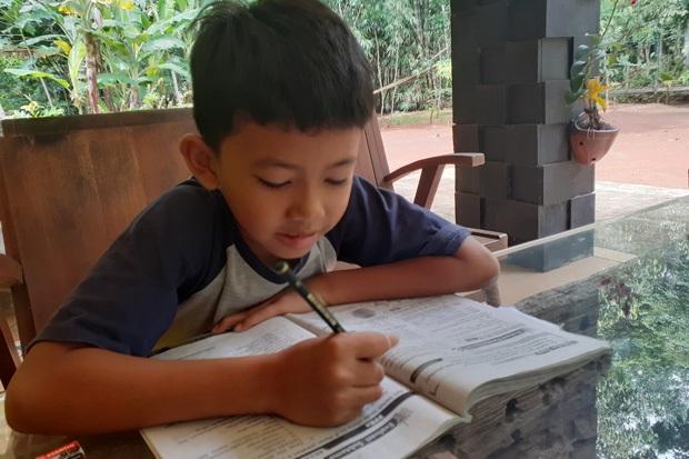 Dukung Belajar di Rumah,...