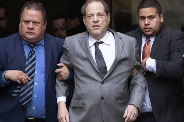 Dalam Penjara, Harvey...