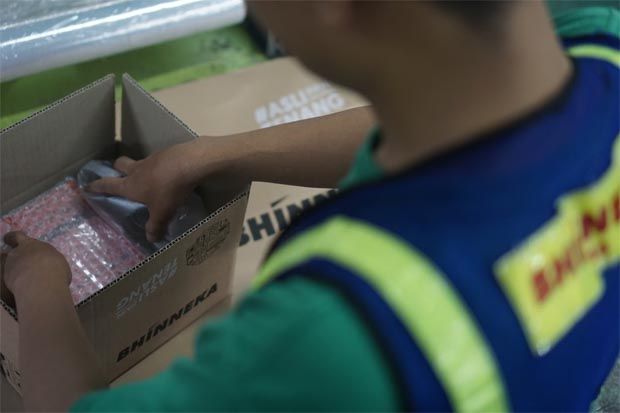 Karyawan Kerja di Rumah,...