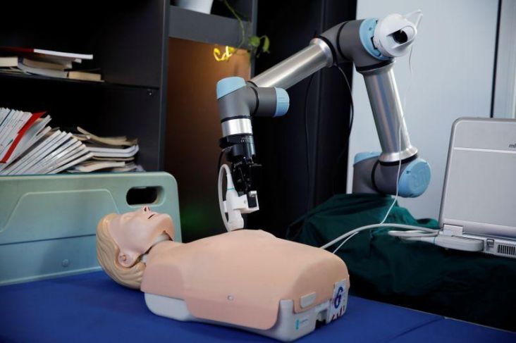 Robot Buatan China di...
