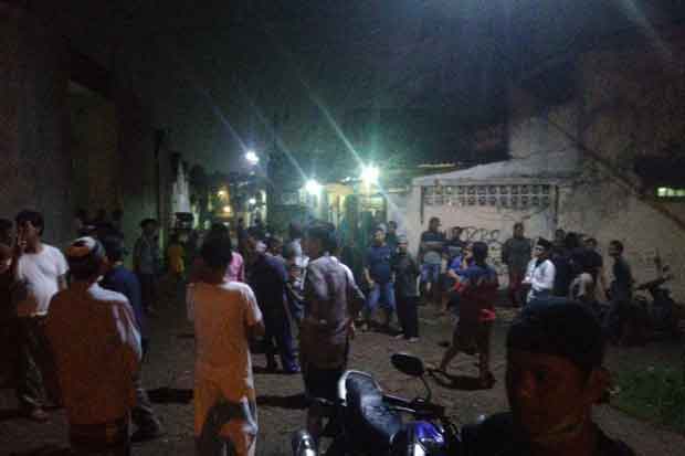 Takut Tertular, Warga...