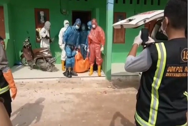 Meninggal Di Kamar Kos,...