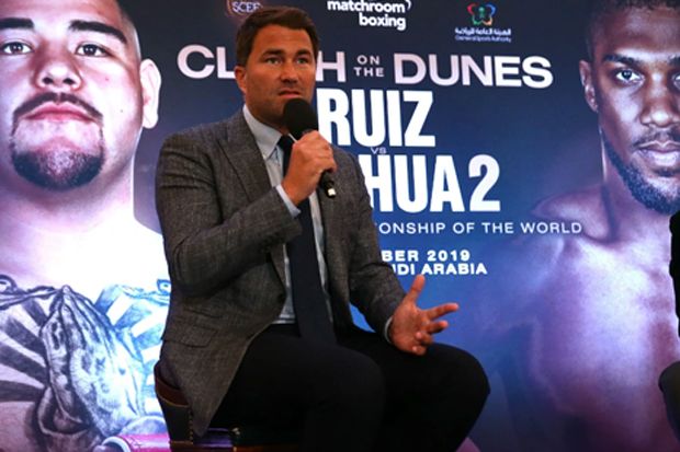Eddie Hearn Prediksi...