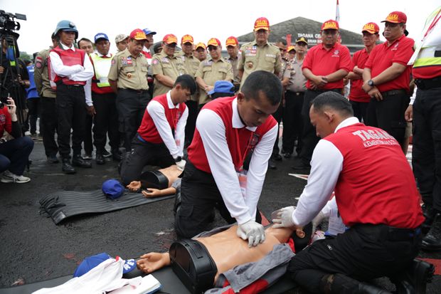 Peringati Ulang Tahun...