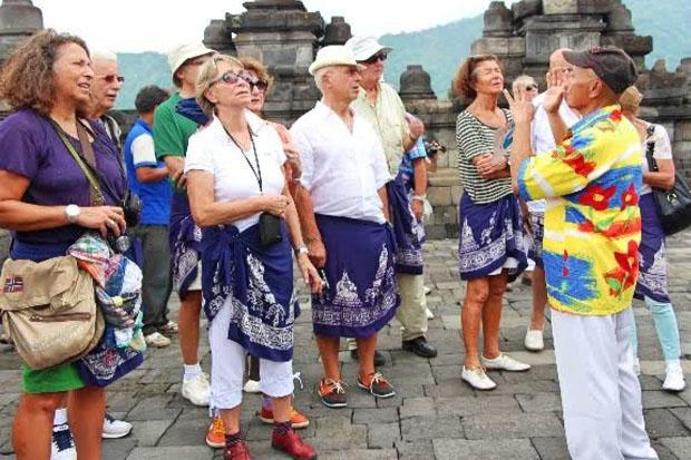 Diterjang Corona, Ekonom...