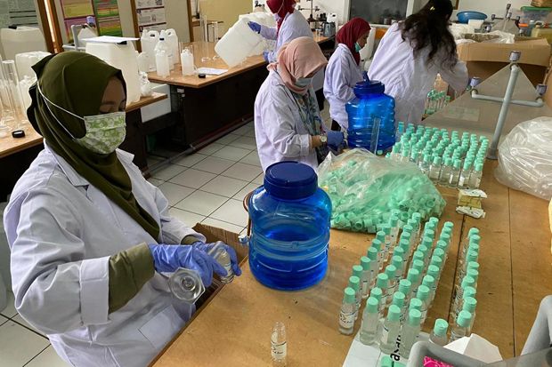 Iluni UI Bagikan Hand...