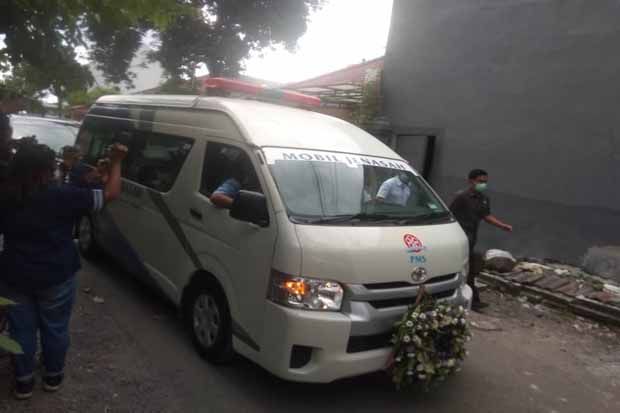 Seusai Disalatkan, Jenazah...