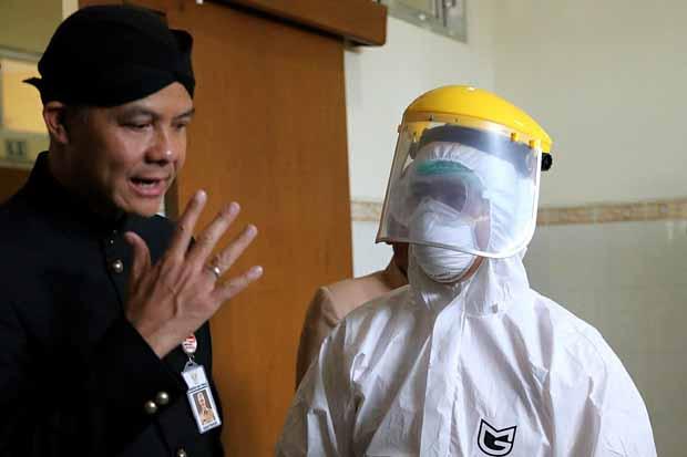 Tenaga Medis Berguguran,...