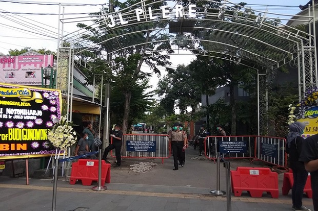 Pelayat Berdatangan...