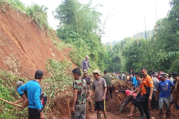 Tebing Longsor, Akses...
