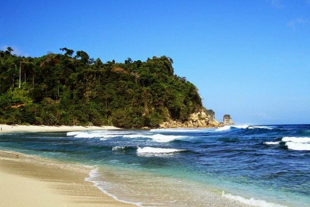 Pantai Ngalur, Surga...