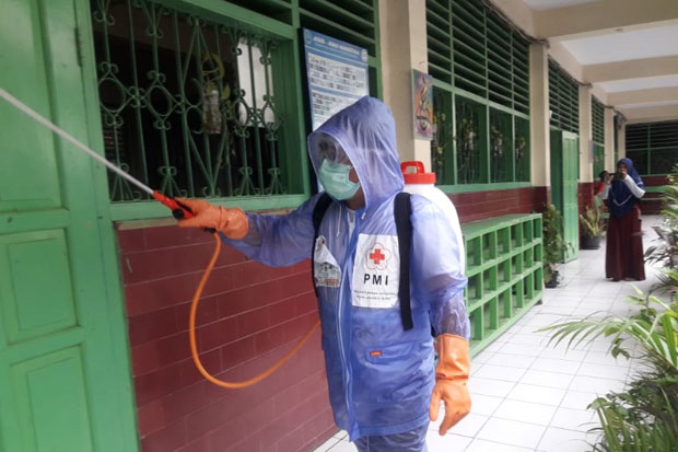 Relawan PMI Bertarung...