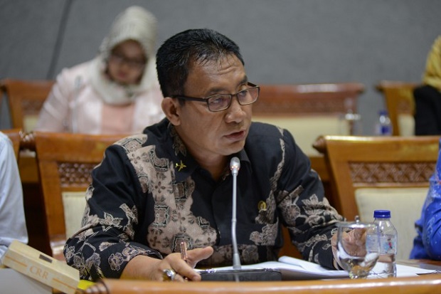 PDP Corona, Anggota...