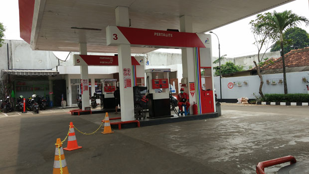 Tetap Bekerja di Tengah...