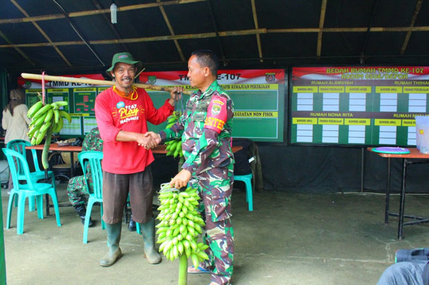 Pedagang Sayur di Depok...