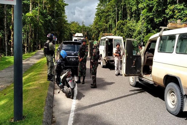 Tentara dan Polisi Buru...