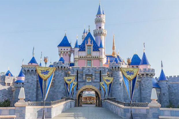 Disney World dan Disneyland...