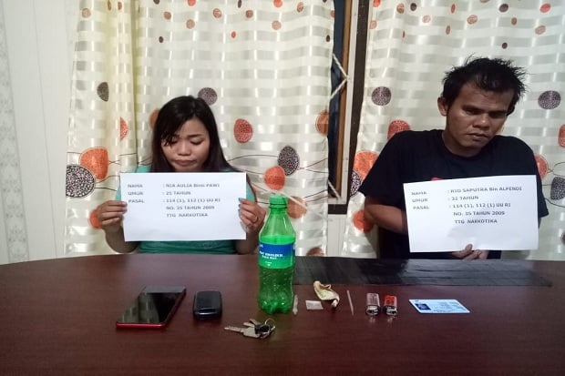 Terlalu, Pasangan Ini...
