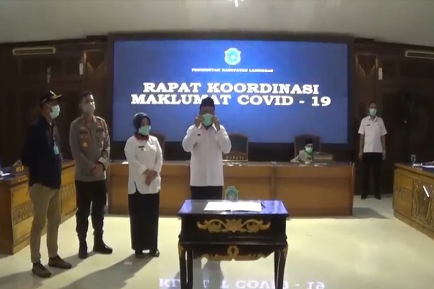 9 Warga Positif Corona,...