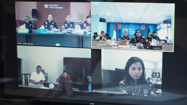 Lewat Video Conference,...