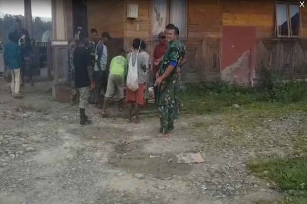 Warga Distrik Serambakon...