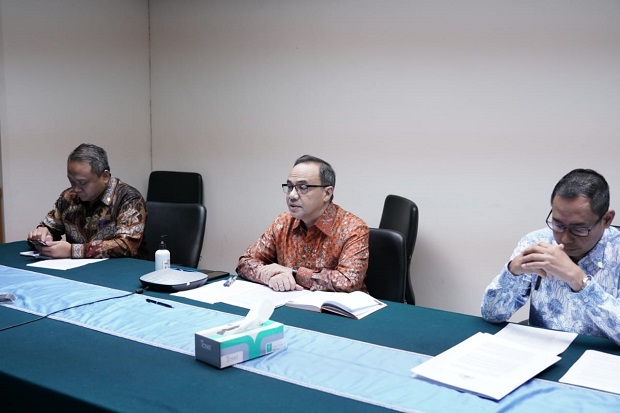 Perwakilan RI Berikan...
