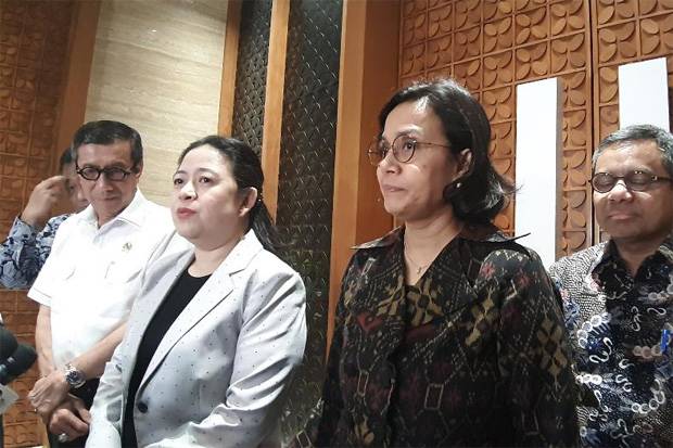 Sri Mulyani Serahkan...