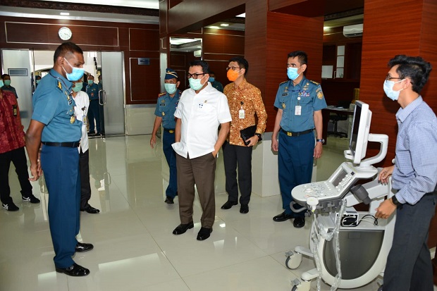 Moeldoko Serahkan Bantuan...