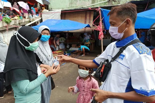 Berikan Hand Sanitizer,...