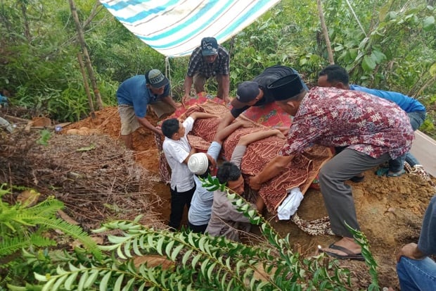 Meninggal Akibat Sakit,...