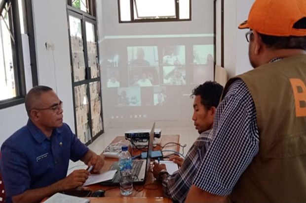 Bupati Eliaser Yentji...
