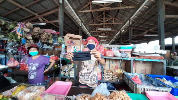 Pengunjung Pasar Tanpa...