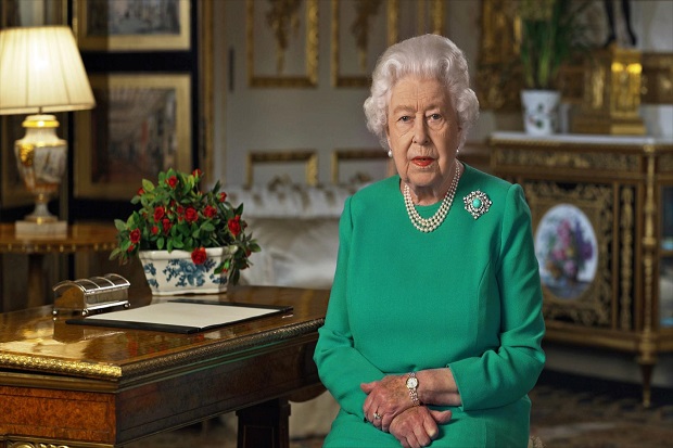 Ratu Elizabeth Kobarkan...