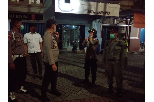 Kelabui Polisi, Pemilik...